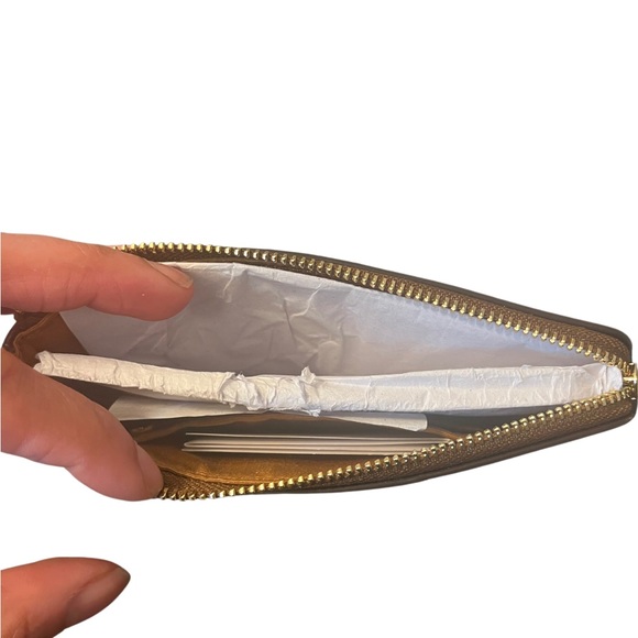 Coach Signature NWOT Khaki Chalk Corner Zip Wallet - Picture 6 of 6